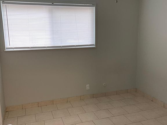 4th image of 446 E Acacia St #1