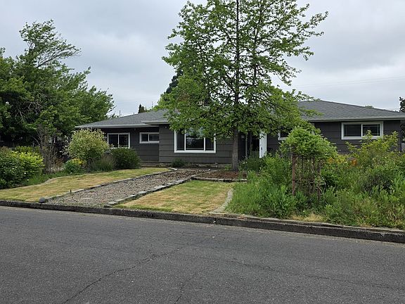 2nd image of 1047 Baxter St
