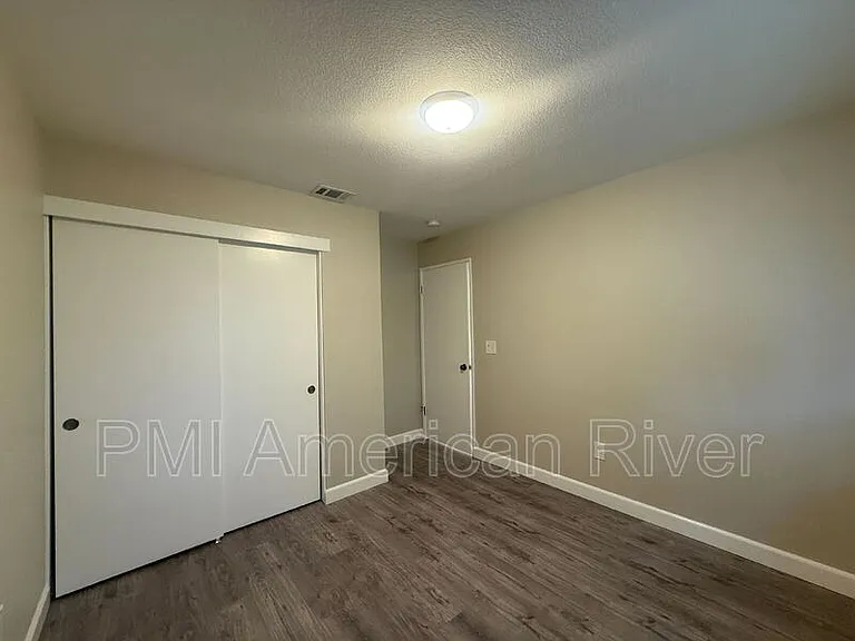3400 Cobblestone Dr — Photo 11