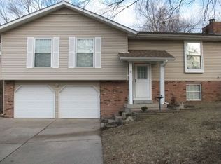 8 Pilot Hill Dr, Saint Peters, MO 63376