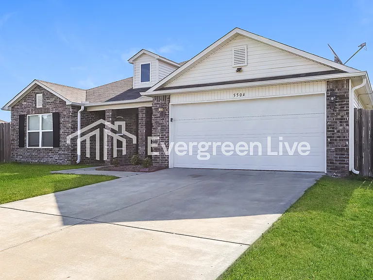 5504 Bundy Dr — Photo 2