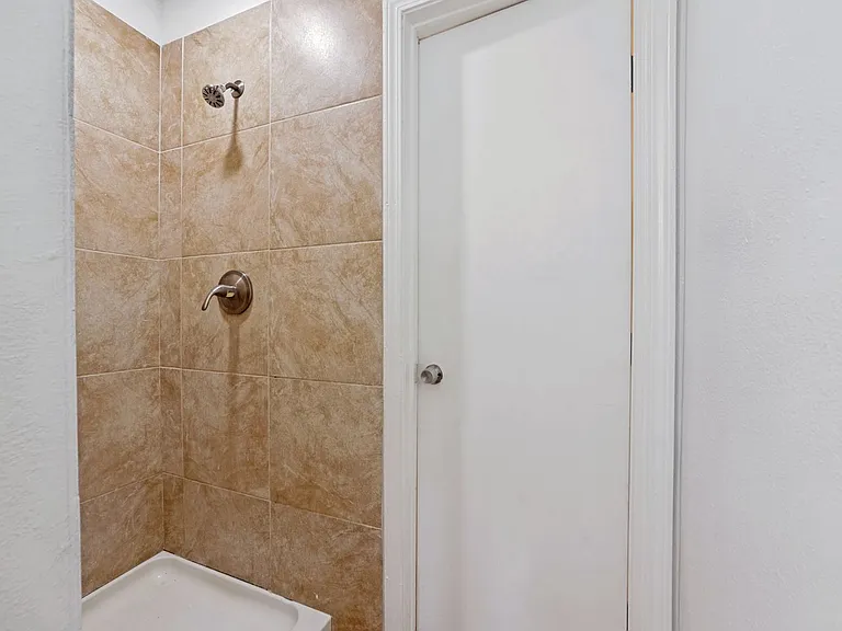 342 Consuelo — Photo 19