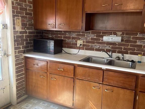 3rd image of 3005 Aquadale Ln