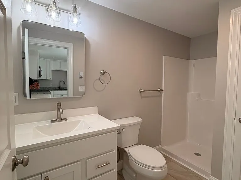 439 Main St — Photo 8