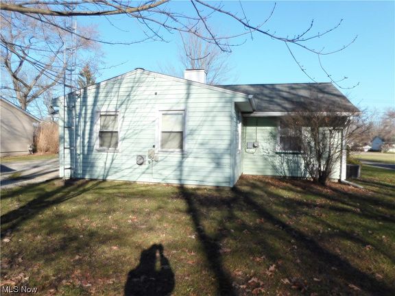 5th image of 387 Eldon Dr NW