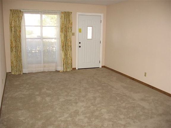 3rd image of 4141 Lexington Ave