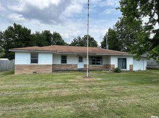 707 Washington St SW, Clay City, IL 62824