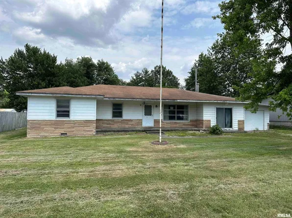 707 Washington St SW, Clay City, IL 62824