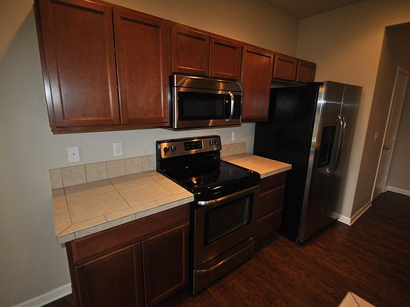 5th image of 2323 193rd St E
