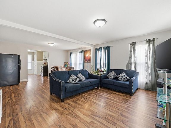 4th image of 719 N Orchard Ave