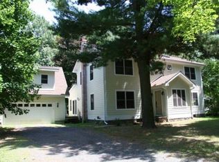11 Crosmour Rd, Rhinebeck, NY 12572