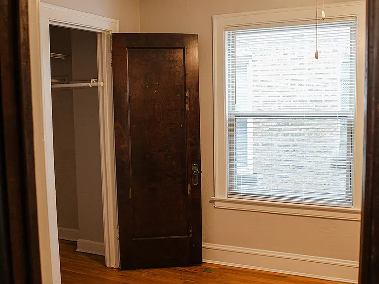middle bedroom