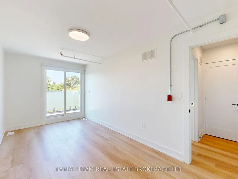 656 Annette St #302 — Photo 12