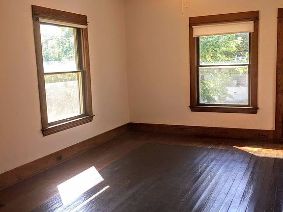 5th image of 1016 Fremont Ave NW