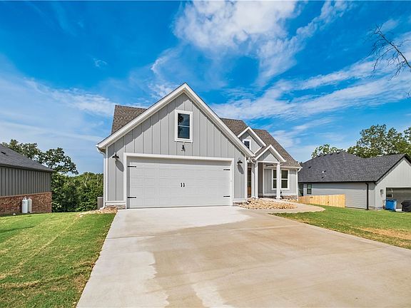 3rd image of 32 S Cheshnut Dr