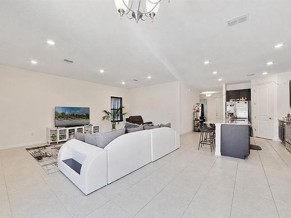 3rd image of 9222 WAVERLY WALK DRIVE