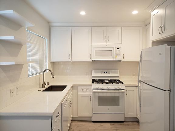 5th image of 4 Waverley Ct APT 3