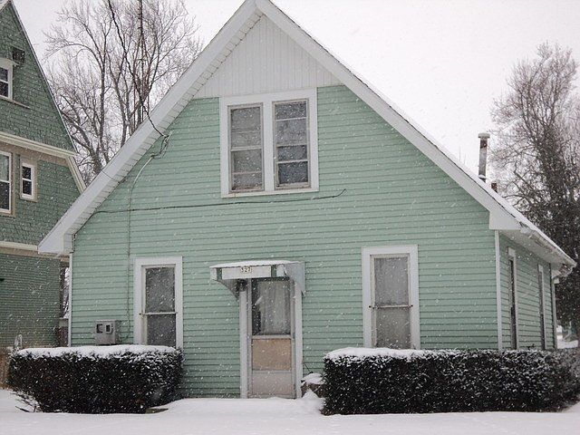 2nd image of 327 Wyoming Ave