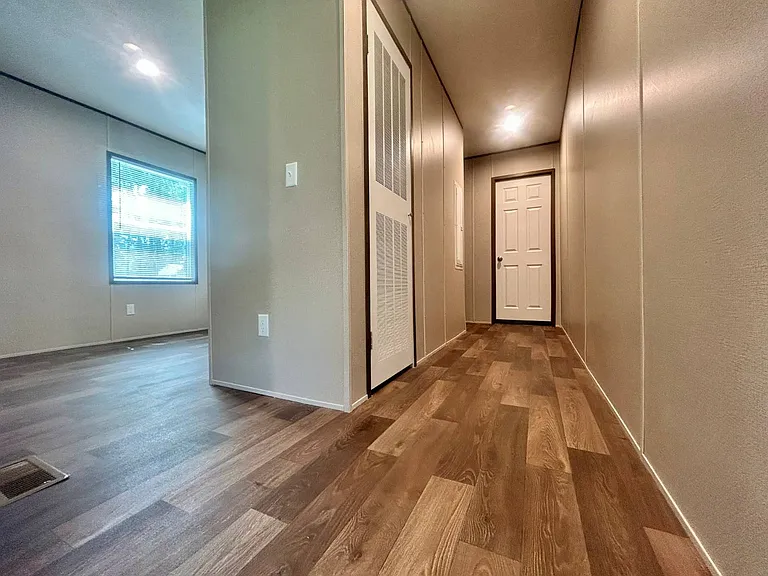 82 White Oak Vlg — Photo 17