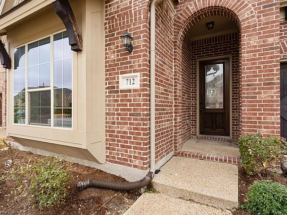 3rd image of 712 Auburn Ct
