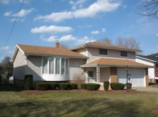 21398 Nottingham Dr, Fairview Park, OH