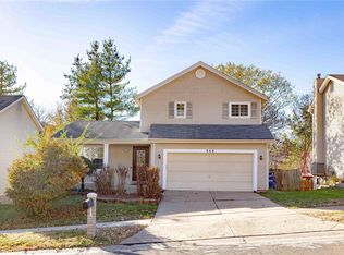 568 Elm Crossing Ct, Ballwin, MO 63021