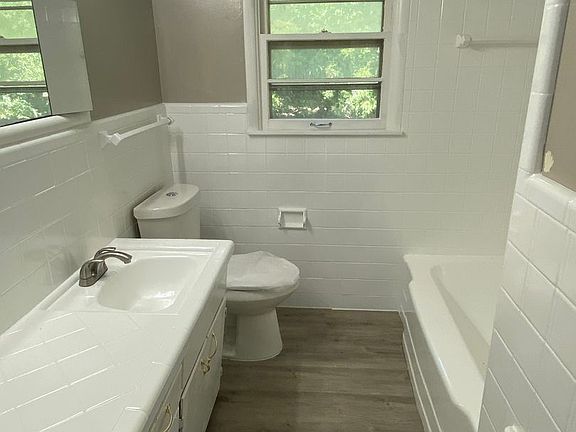 2nd image of 1353 Dorchester Dr