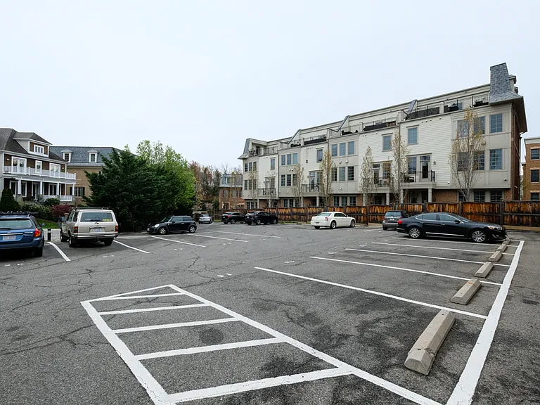 4450 Macarthur Blvd NW #7B — Photo 14