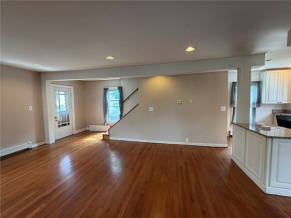4th image of 18 Coomes St