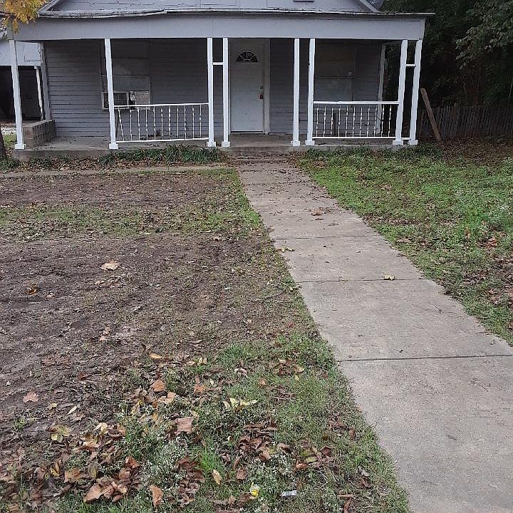 1st image of 815 E Chaffin St