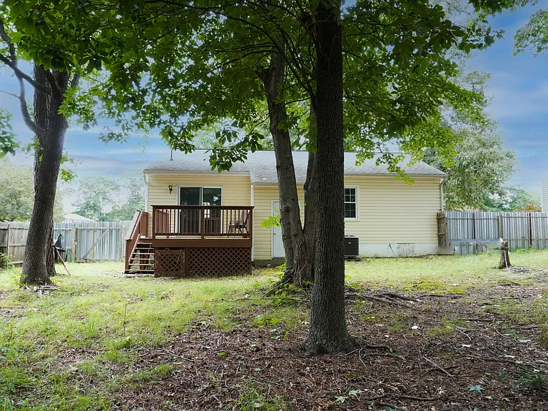 8001 Clovertree Ct — Photo 20