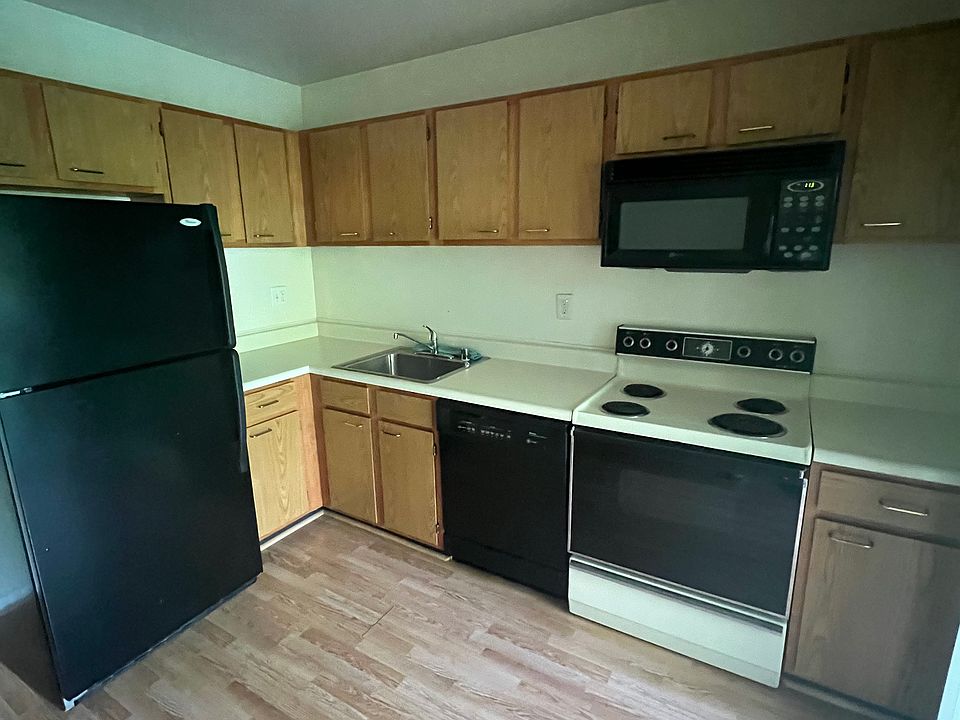 1st image of 4 Juliet Ln