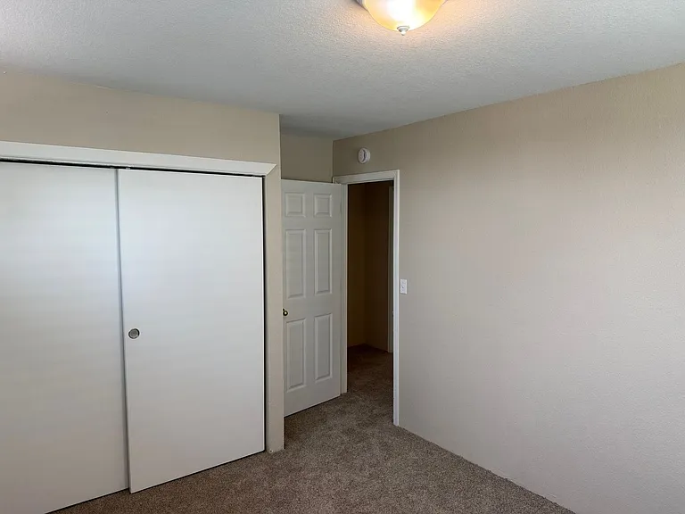 4783 Perth St — Photo 13