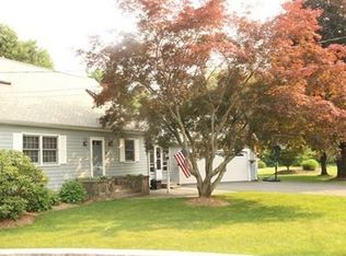 40 Hickory Dr, Northampton, MA 01062