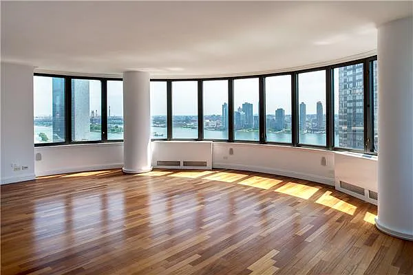 Sold by TNG Nassimi Realty | media 37