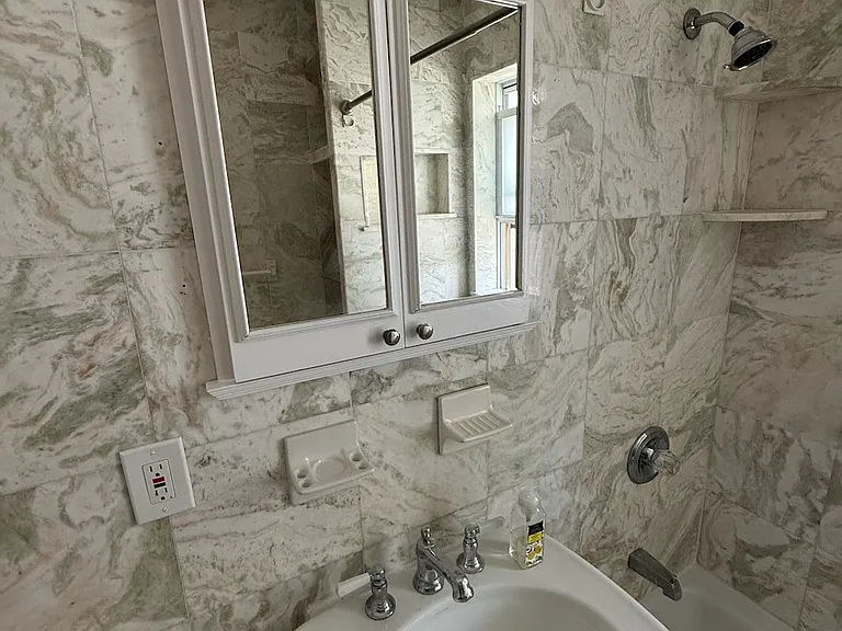 121 6th St #4 — Photo 7