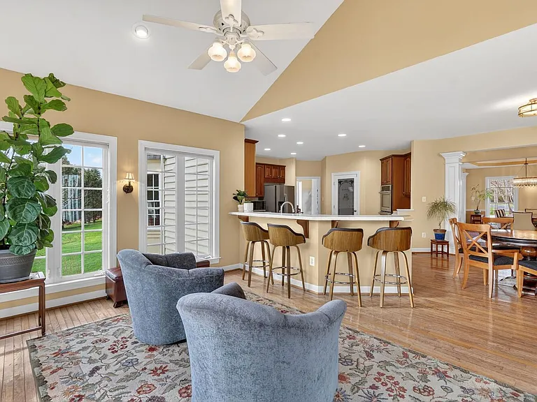 401 Hilton Head Ct — Photo 18