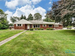 2804 Eastmoreland Dr, Oregon, OH 43616