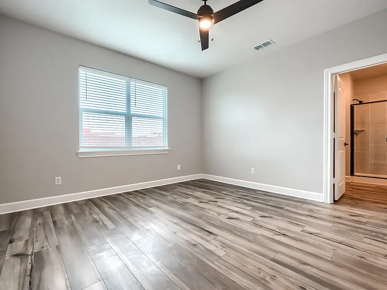 909 Emerson Dr — Photo 16