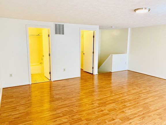 4th image of 422 Palmspring Dr