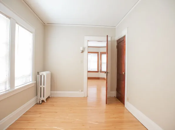 East Side Apartments Near UWM Heat Included