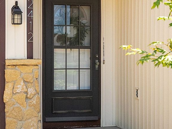4th image of 2412 Wayne Cir