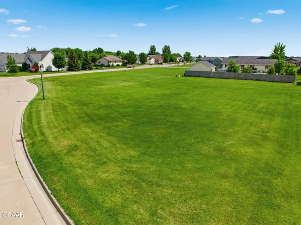 1014 13th St SE, East Grand Forks, MN 56721