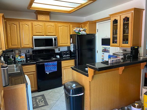 3rd image of 315 Layland Dr
