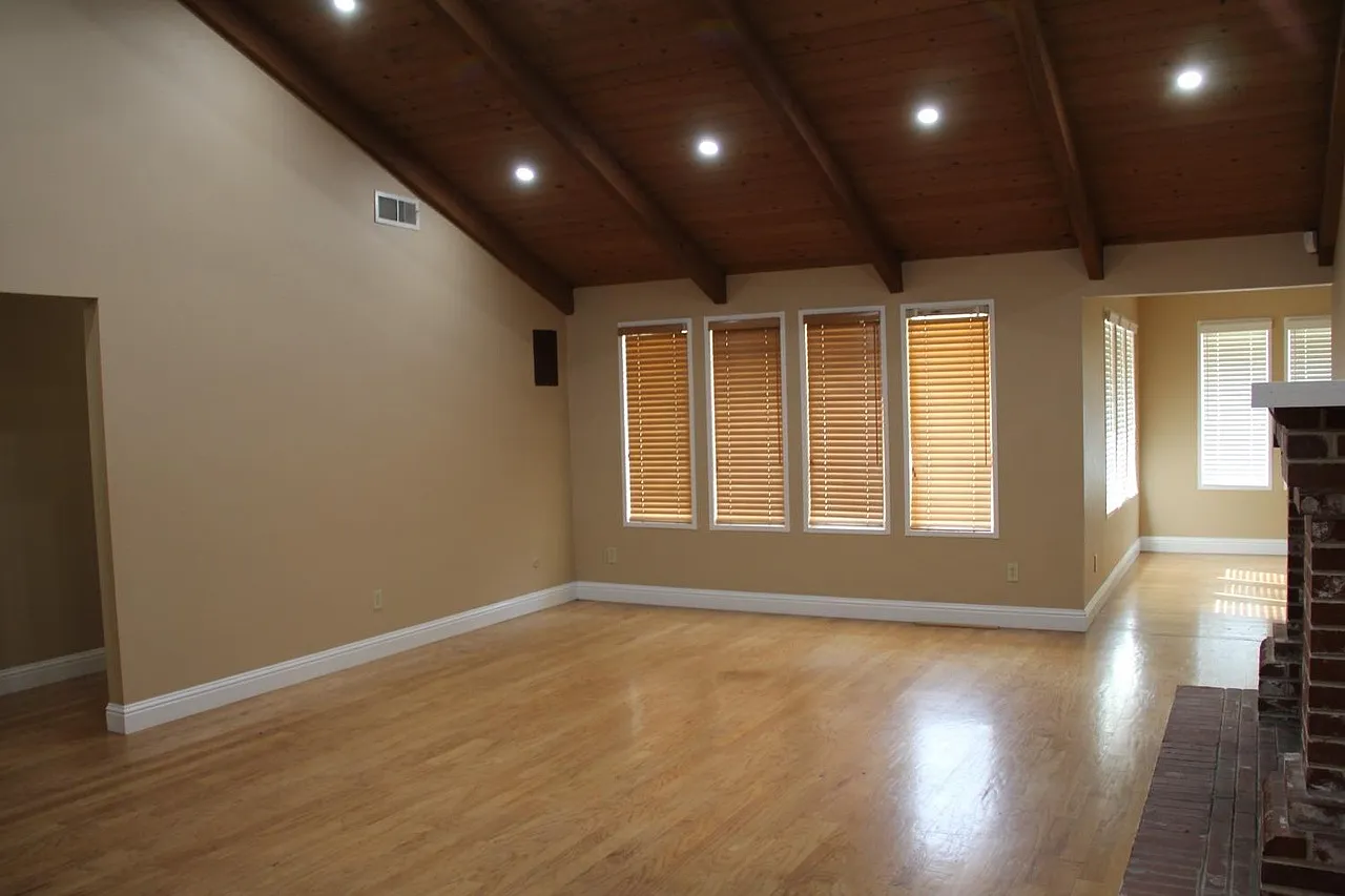 4 bed, 2.5 bath, 2800 sqft, $2,850 — Photo 4