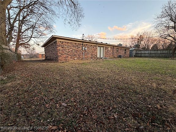 4th image of 904 Short St