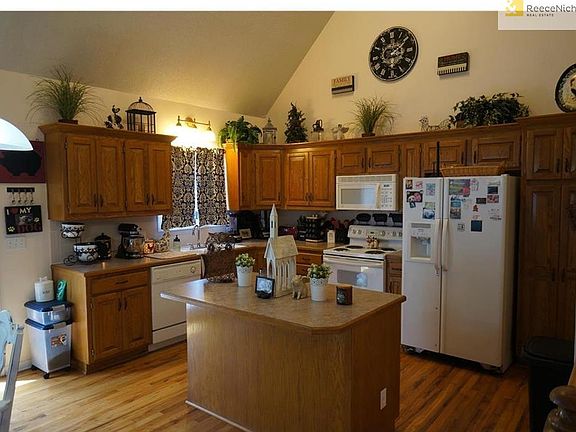 4th image of 416 SW Oak Wood Ln