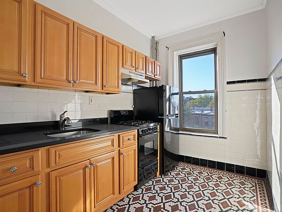 5th image of 664 Carroll St #3