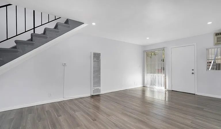 La Croix Apartments — Photo 27