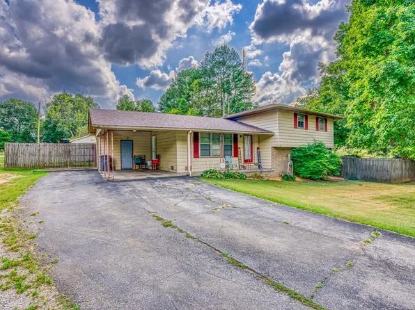 210 Suncrest Dr, Florence, AL 35633